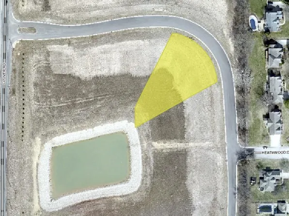 50562 Clover Hills Dr, Granger, IN 46530