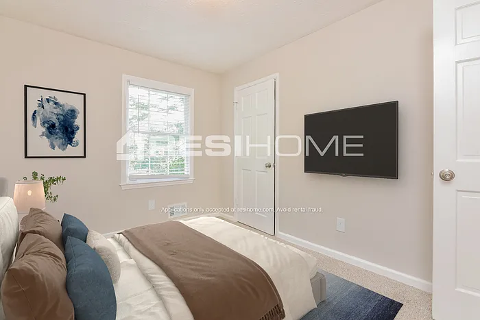 5811 Navarre Ct — Photo 12