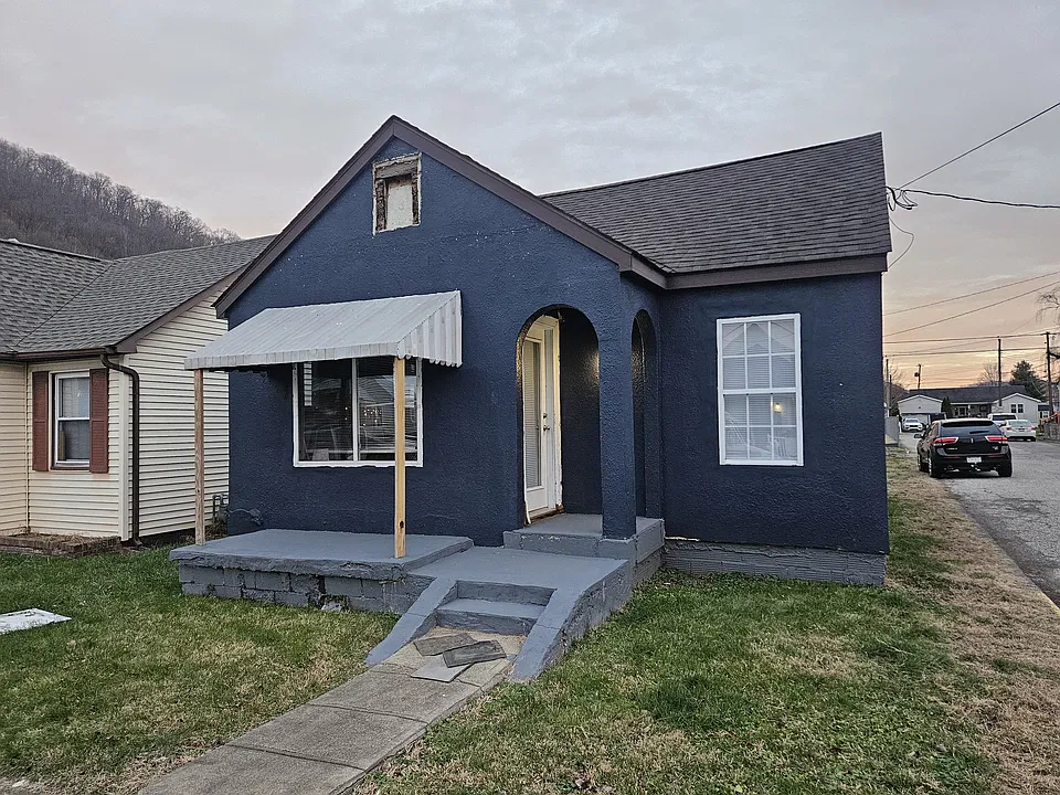 402 E 5th St