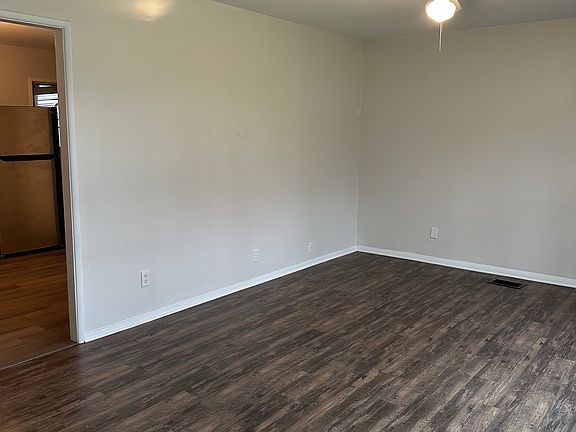 5th image of 8 Comanche Ct