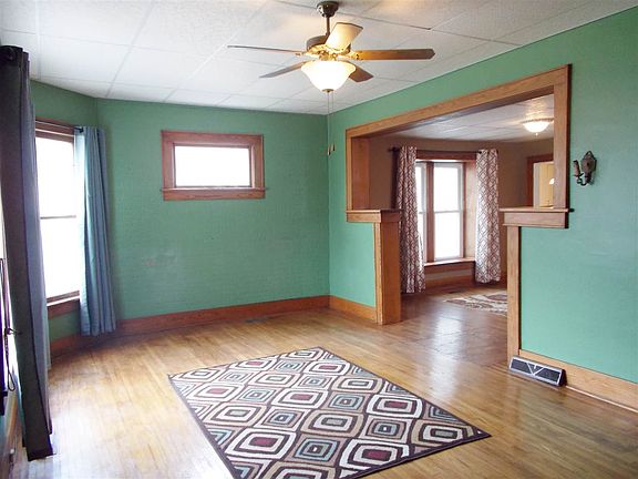 4th image of 514 W E St