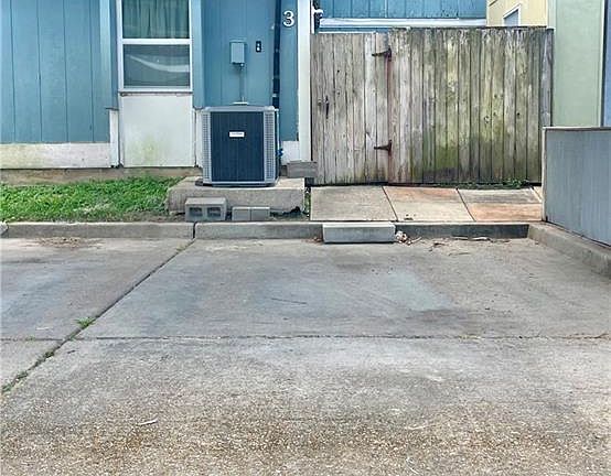 2nd image of 3 Jasmine Ln #3