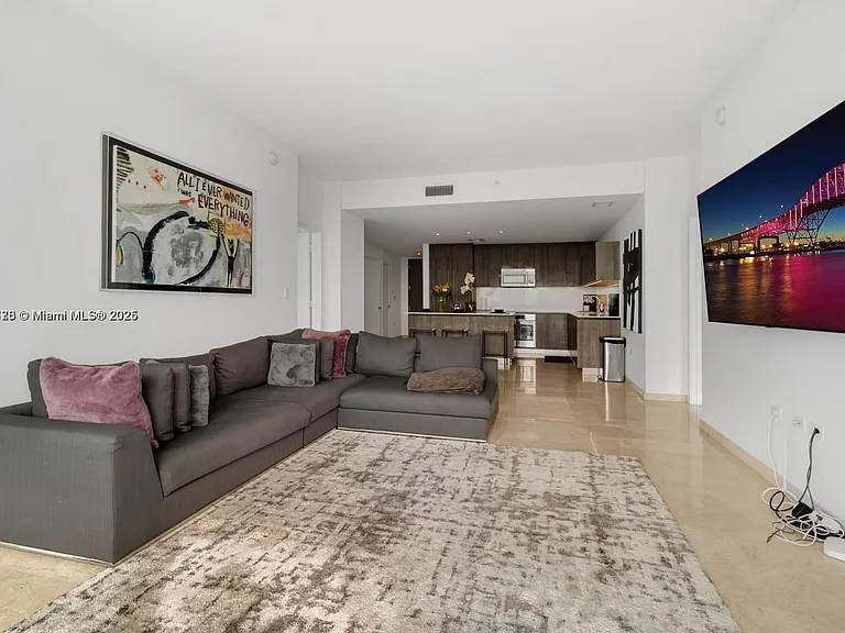 88 SW 7th St #3410 — Photo 9