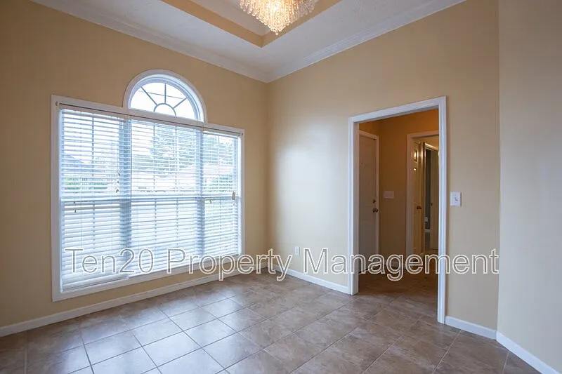 4 bed, 2.0 bath, 1684 sqft, $1,750 — Photo 3