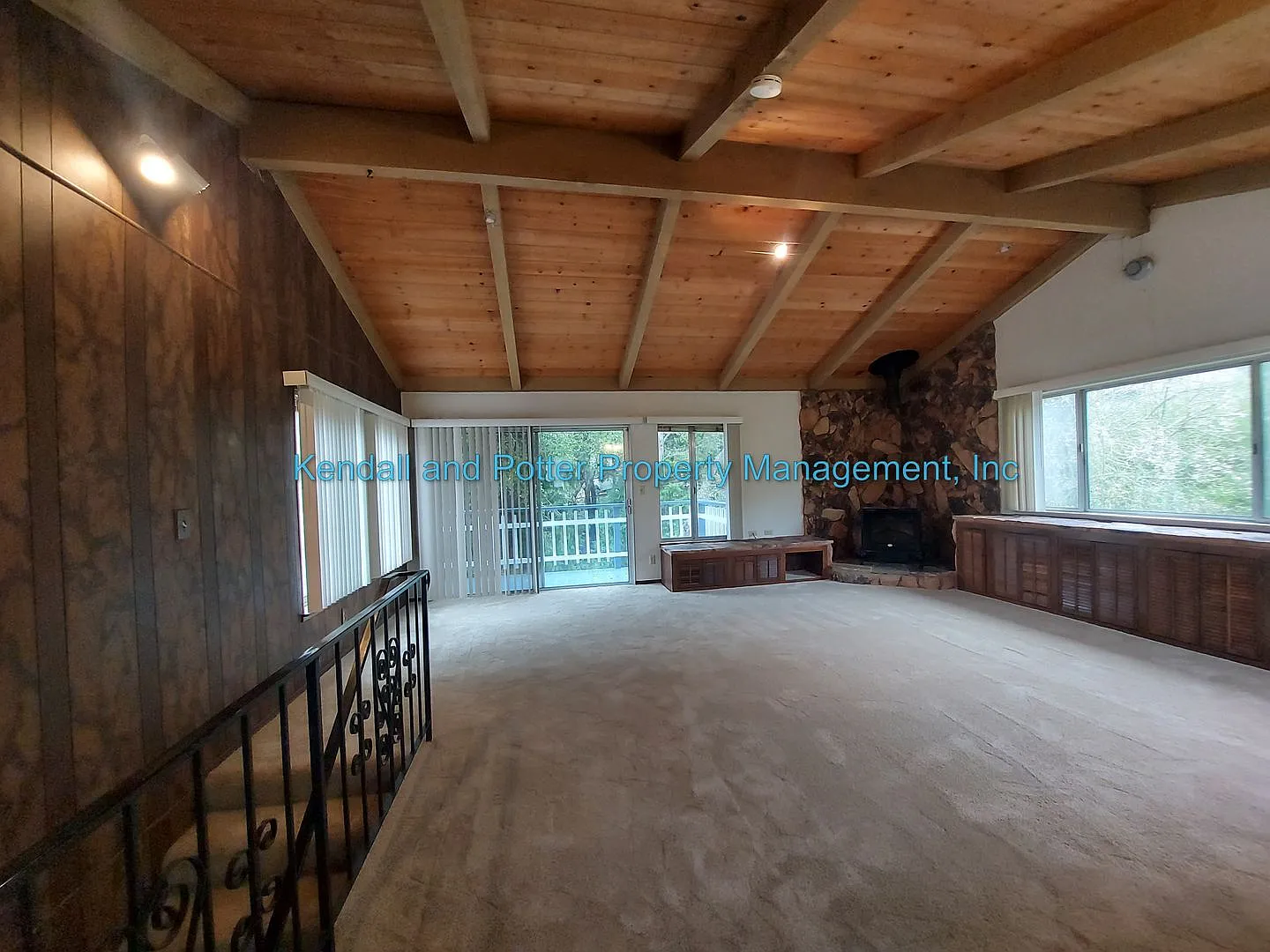 221 El Camino — Photo 3