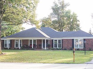 14180 Cross Trails Dr, Chesterfield, MO