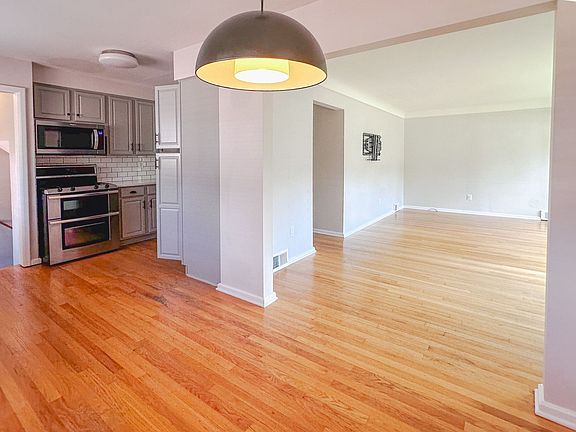 4th image of 2448 N Wilson Ave