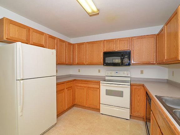 2nd image of N113W16166 Sylvan Cir Unit 22