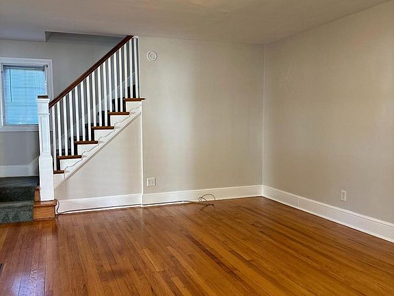 5th image of 114 W Greenway Blvd
