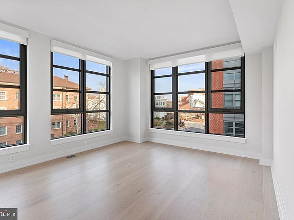 3rd image of 1201 N Royal St #216