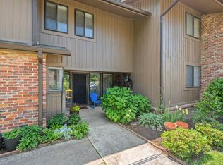 202 Oak Tree Dr, Chapel Hill, NC 27517