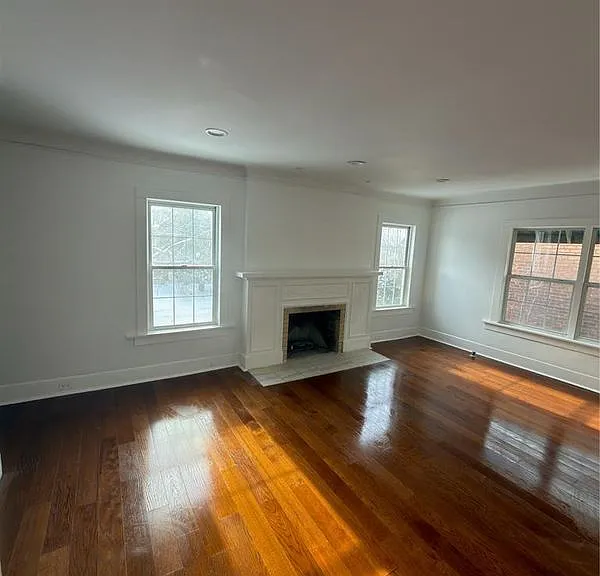 2490 Calvert St — Photo 7