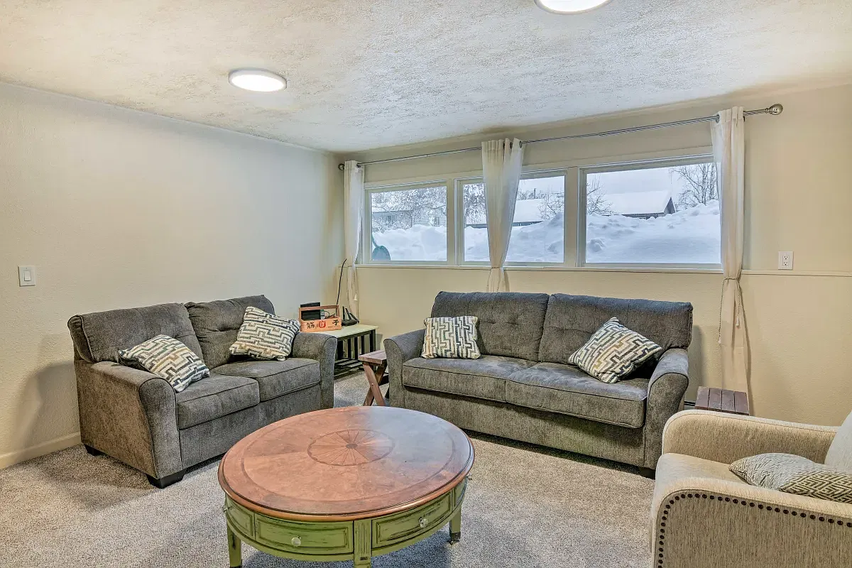 4 bed, 1872 sqft, $3,000 — Photo 2