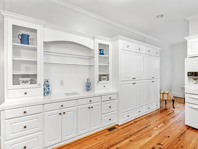 112 Capers St — Photo 5