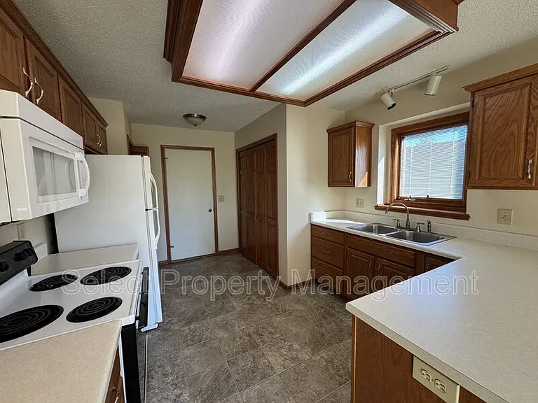 7401 Montclair Dr — Photo 5