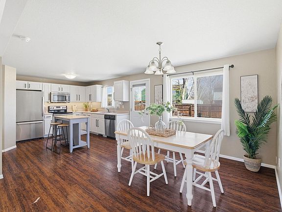 5th image of 2110 Astoria Ln