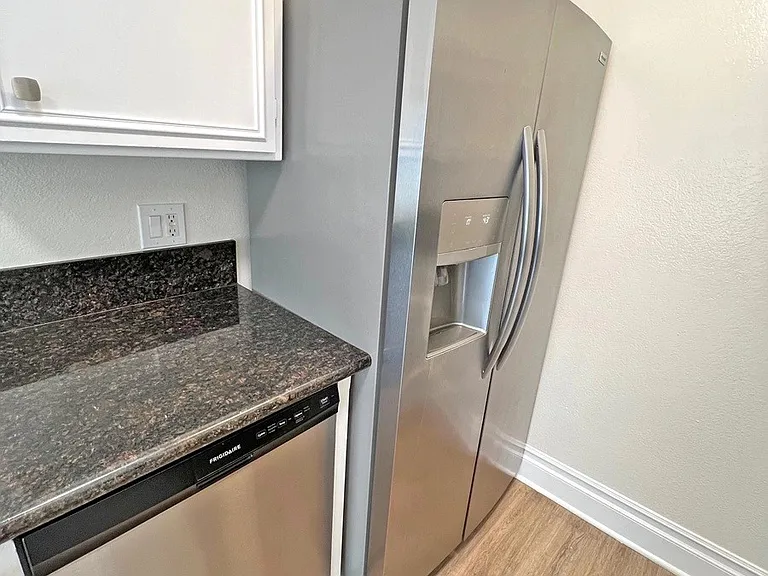 1940 Malcolm Ave #203 — Photo 10