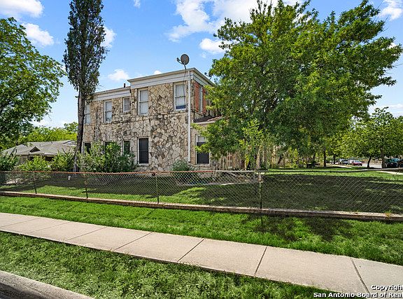 4th image of 2104 W Huisache Ave