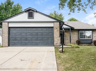 5752 Buck Rill Dr, Indianapolis, IN 46237