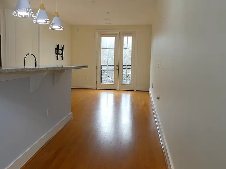 1101 W 1st St #3 — Photo 6
