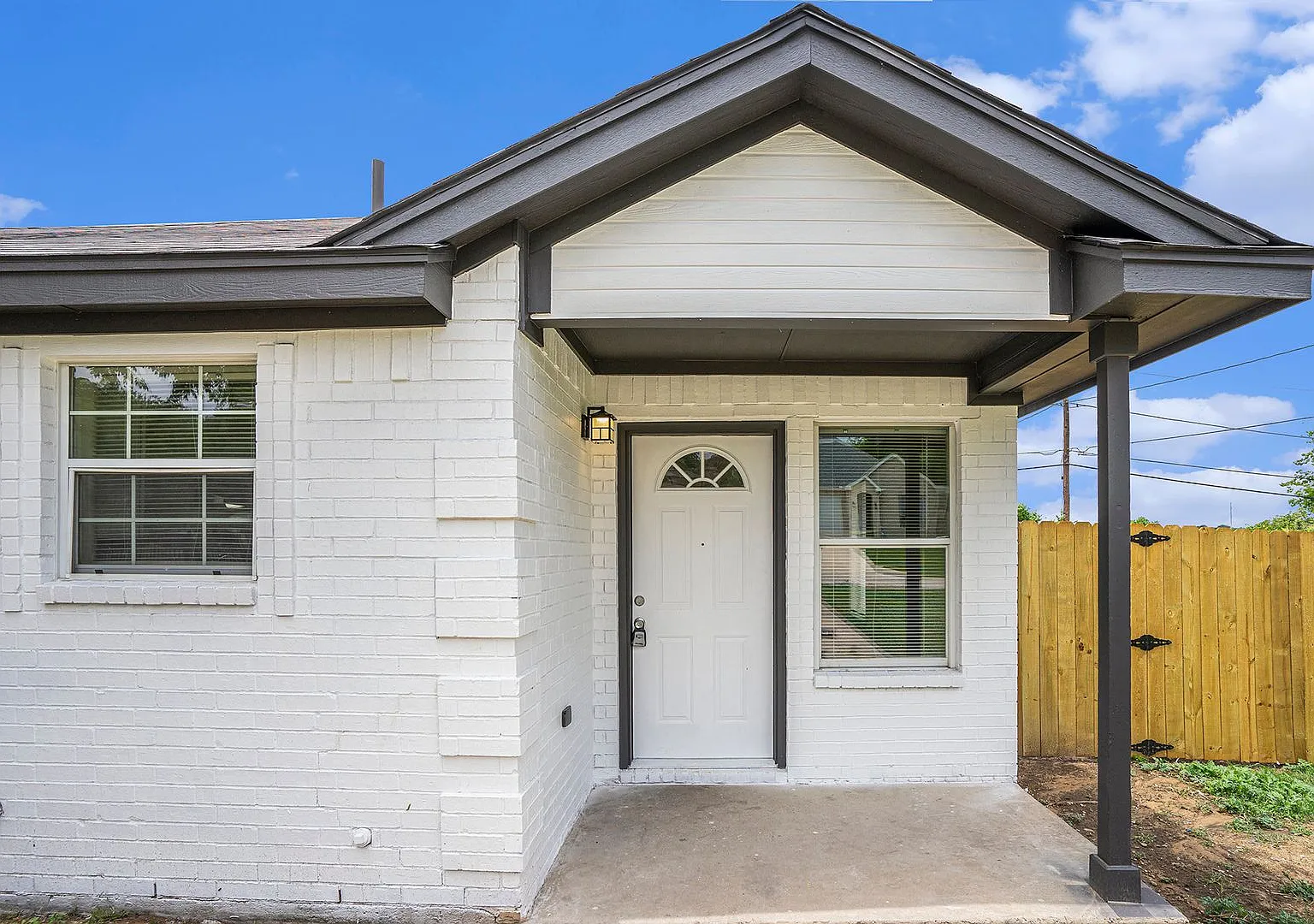 Updated 3/1 with Granite Counter Tops and Refrigerator Included! — Photo 2