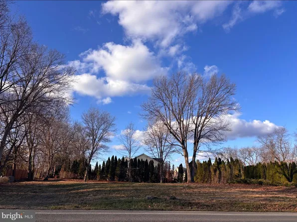 150 Woods Dr, Mechanicsburg, PA 17050