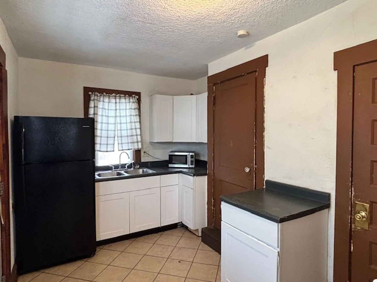 3 BR/1 BA Single-Family Home in St. Paul! — Photo 2