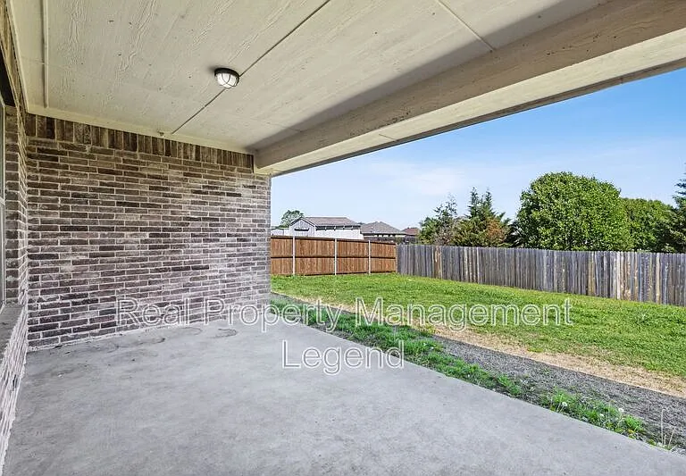 110 Magnolia St — Photo 24