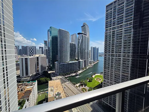 500 Brickell Ave Photo 1