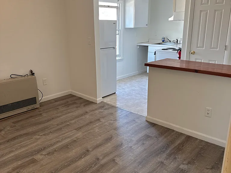 592 Lafayette Rd #2B — Photo 1
