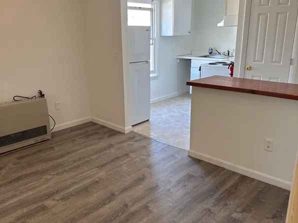 592 Lafayette Rd APT 2B, Hampton, NH 03842