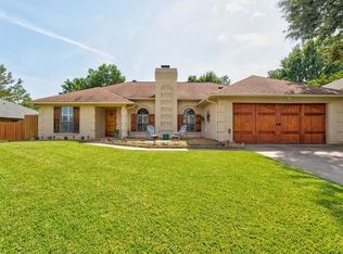 209 Montreal Dr, Hurst, TX 76054