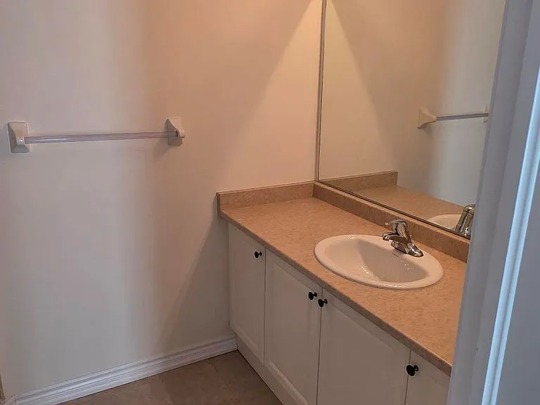27 Shiff Cres — Photo 13
