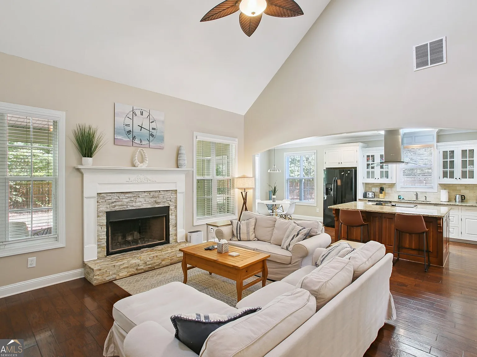 3 bed, 3.5 bath, 2539 sqft, $5,500 — Photo 2
