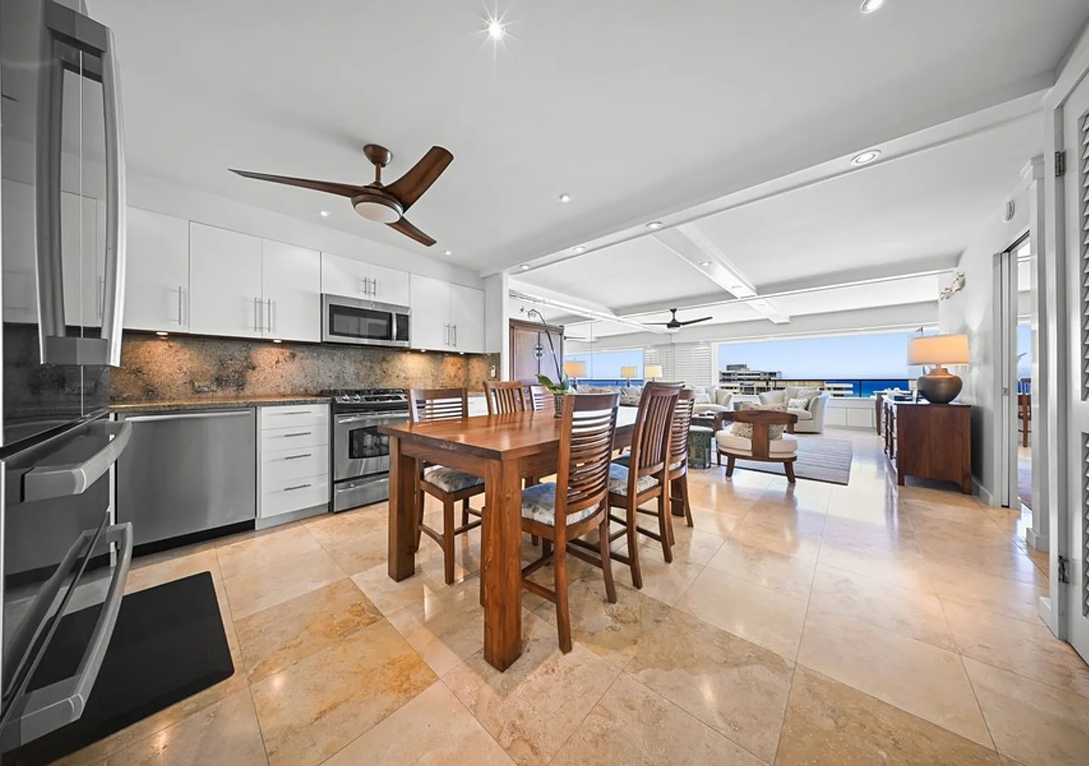 Kaimana Shores Getaway: Gold Coast Condo w/ Diamond Head & Ocean Views — Photo 2