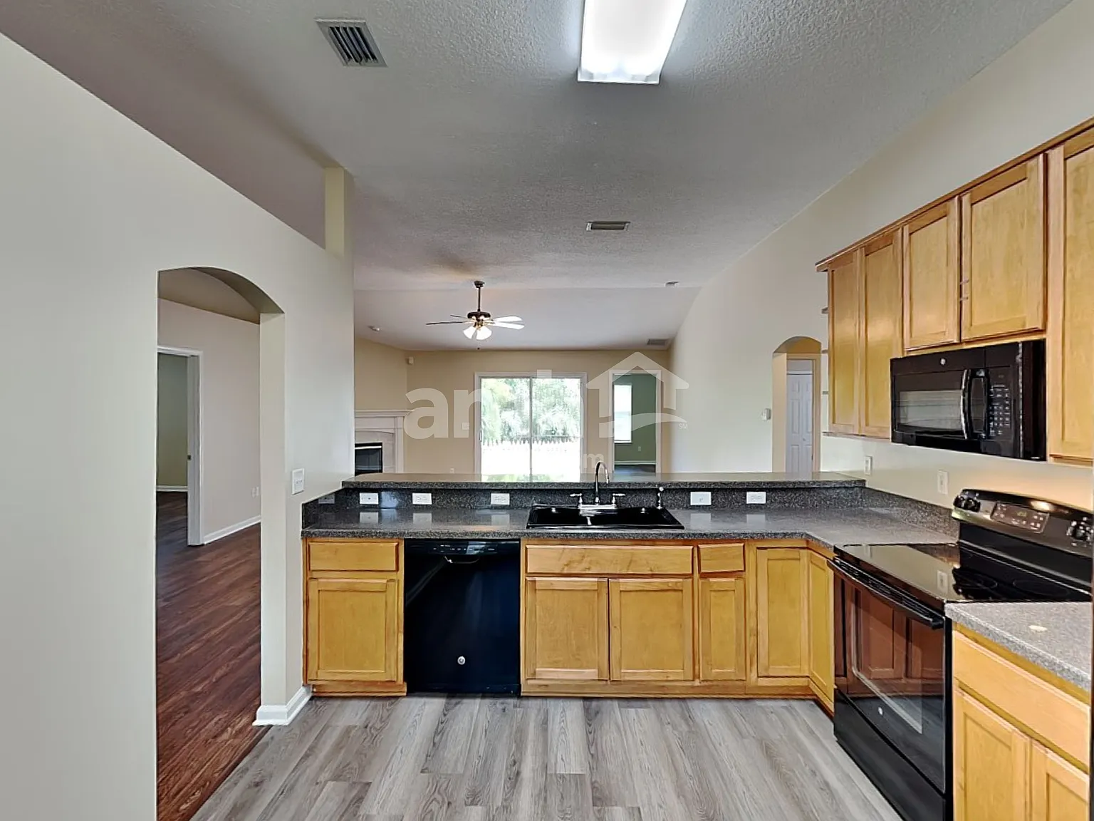 4 bed, 3.0 bath, 2144 sqft, $2,360 — Photo 3