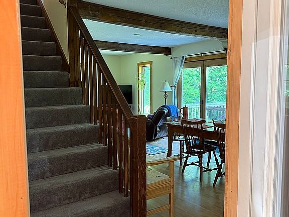 3rd image of 160 Mead Ln