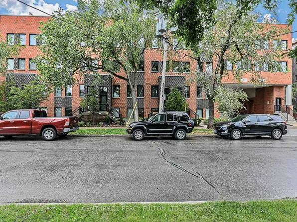 68 Winston Park Blvd Unit 7, Toronto, ON M3K 1C3