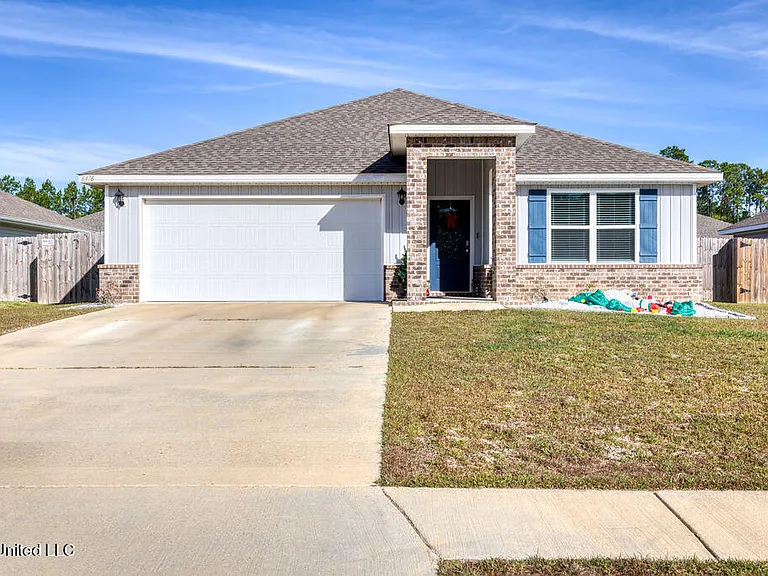 6476 Eastland Cir — Photo 1