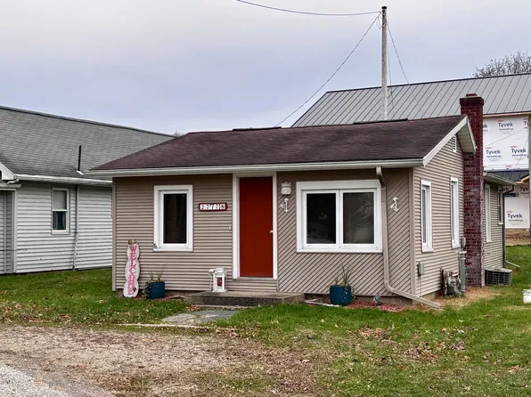 27178 Oak Dr, Sturgis, MI 49091