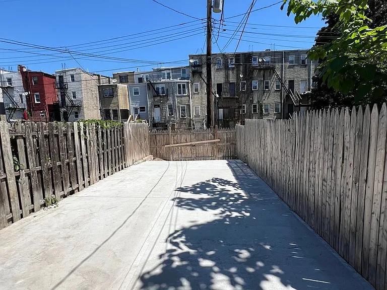 1725 Druid Hill Ave — Photo 9