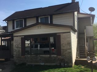 515 Longfellow St #B, Vandergrift, PA 15690