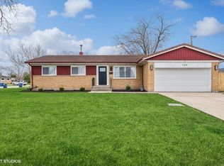 329 Eaker Pl, Des Plaines, IL 60016