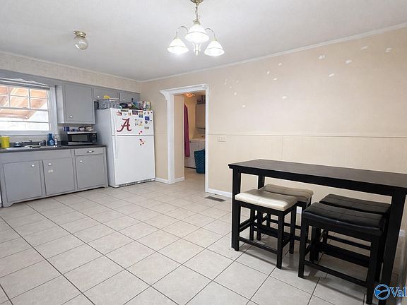 5th image of 1226 Thomas Dr SW