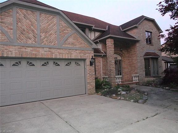 3rd image of 2949 Meadow Ln