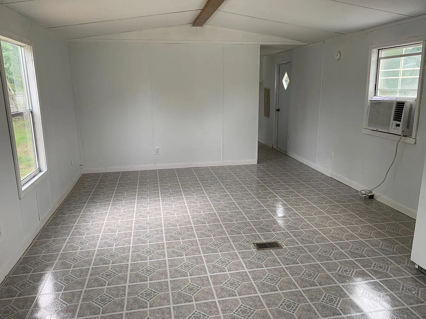 New Home Available! Rent this 2 Bedroom Mobile Home in Aiken! — Photo 4