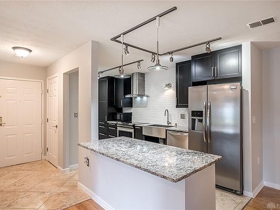 3rd image of 3092 Westminster Dr APT 102