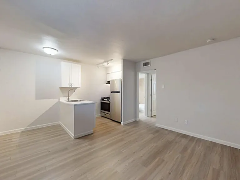4711 Reiger Ave — Photo 5