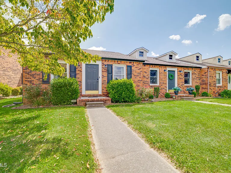 109 Mayfield Dr #2 — Photo 2