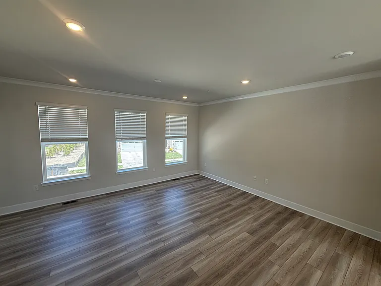 2110 Winterberry Ln — Photo 3